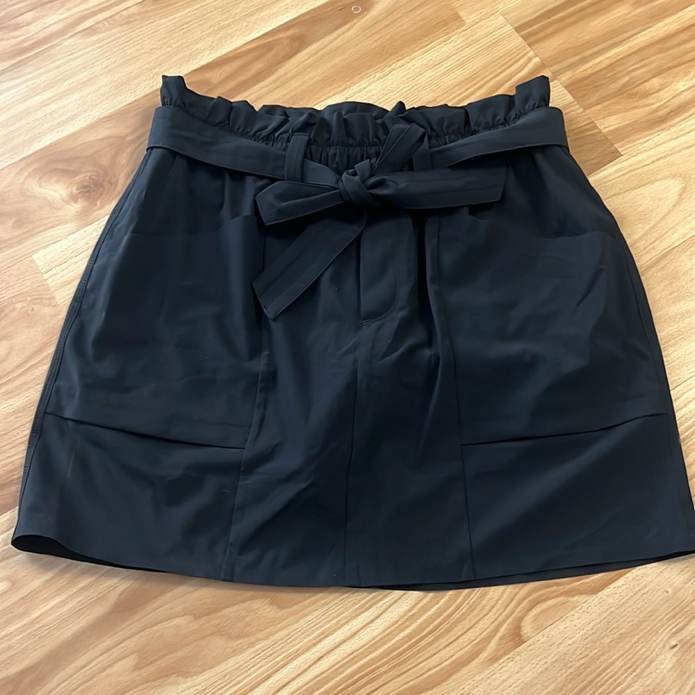 Athleta  Shorts & Skirt Stretch Waistband w Tie Belt Skort Shorts size 4